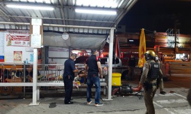 หนุ่มเพี้ยนปีนรั้วทำลายศาลตายายเจ้าที่หน้าห้างดังย่านสำโรงเหนือ